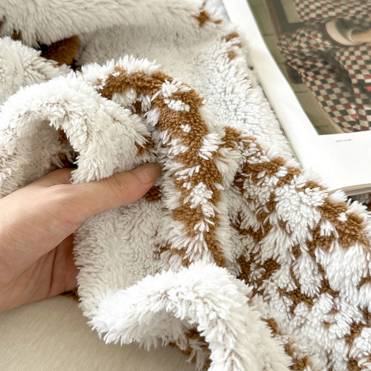 91家纺网 家纺一手货源 找家纺 畅畅家纺 2025新款超柔阳离子塔芙绒舒棉绒毛毯春秋夏盖毯 塔芙-茶棕