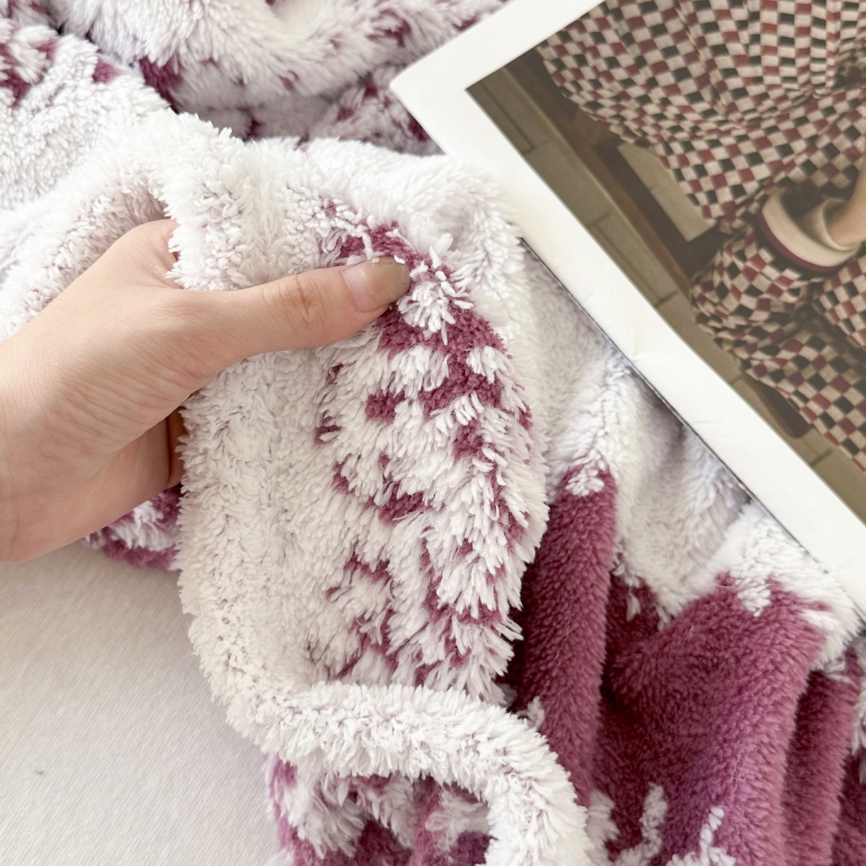 91家纺网 家纺一手货源 找家纺 畅畅家纺 2025新款超柔阳离子塔芙绒舒棉绒毛毯春秋夏盖毯 塔芙-玫红