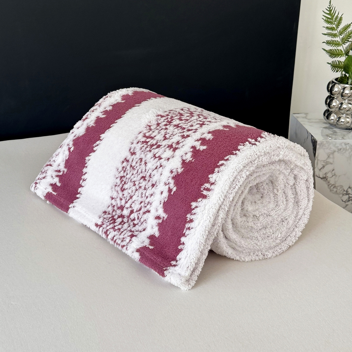 91家纺网 家纺一手货源 找家纺 畅畅家纺 2025新款超柔阳离子塔芙绒舒棉绒毛毯春秋夏盖毯 塔芙-玫红