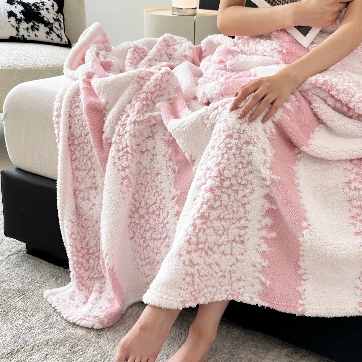 91家纺网 家纺一手货源 找家纺 畅畅家纺 2025新款超柔阳离子塔芙绒舒棉绒毛毯春秋夏盖毯 塔芙-桃粉