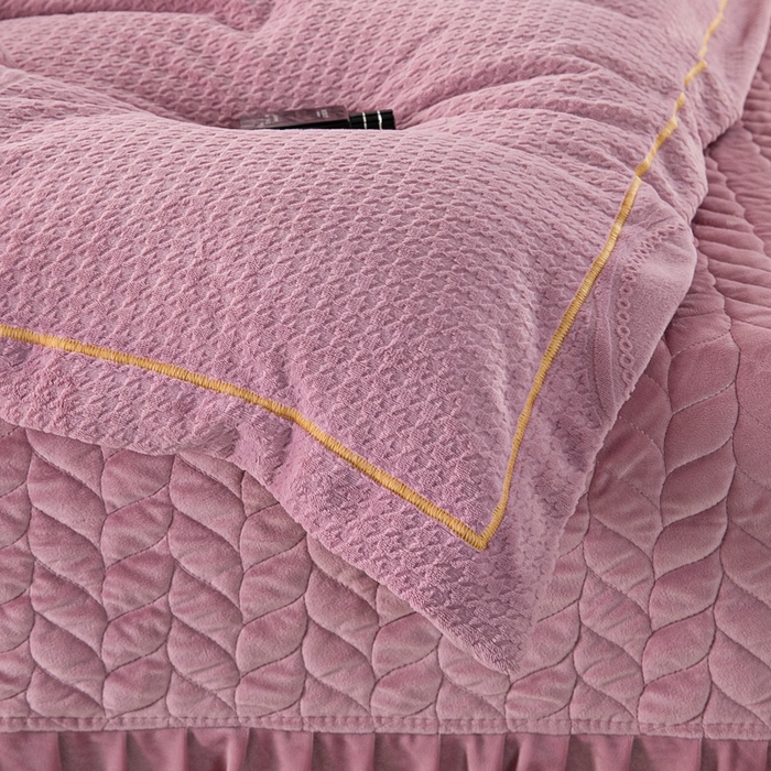 91家纺网 家纺一手货源 找家纺 （总）畅畅家纺 2025新款冬季12斤加厚轻奢款230克全消光立体雕花牛奶绒夹棉床盖四件套