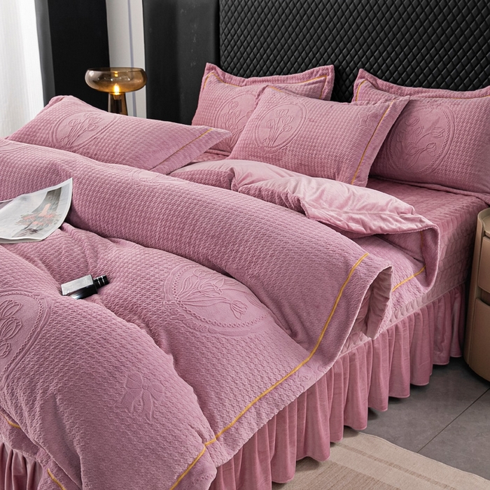91家纺网 家纺一手货源 找家纺 （总）畅畅家纺 2025新款冬季12斤加厚轻奢款230克全消光立体雕花牛奶绒夹棉床盖四件套