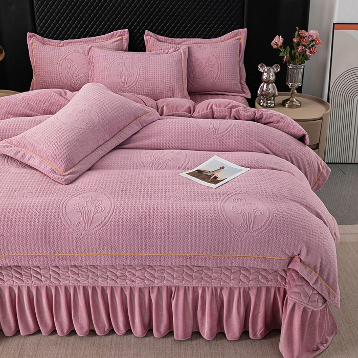 91家纺网 家纺一手货源 找家纺 （总）畅畅家纺 2025新款冬季12斤加厚轻奢款230克全消光立体雕花牛奶绒夹棉床盖四件套