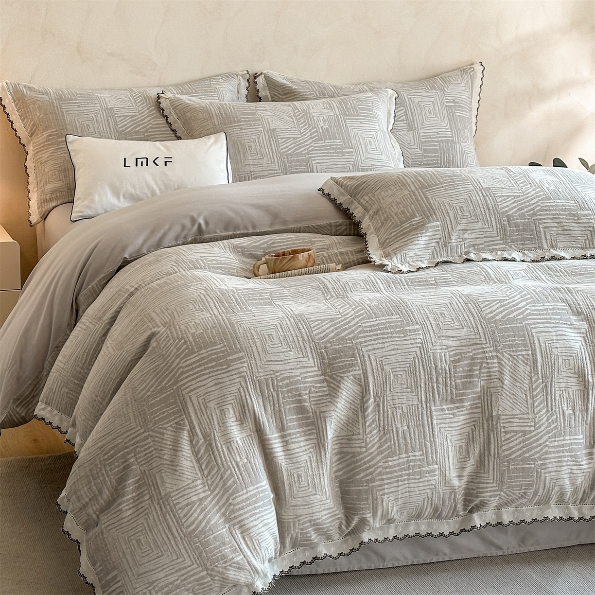 91家纺网 家纺一手货源 找家纺 蓝米卡夫 2025秋冬-棉麻色织全棉提花60支磨毛花边款（礼盒包装）提供买家秀 摩卡-灰