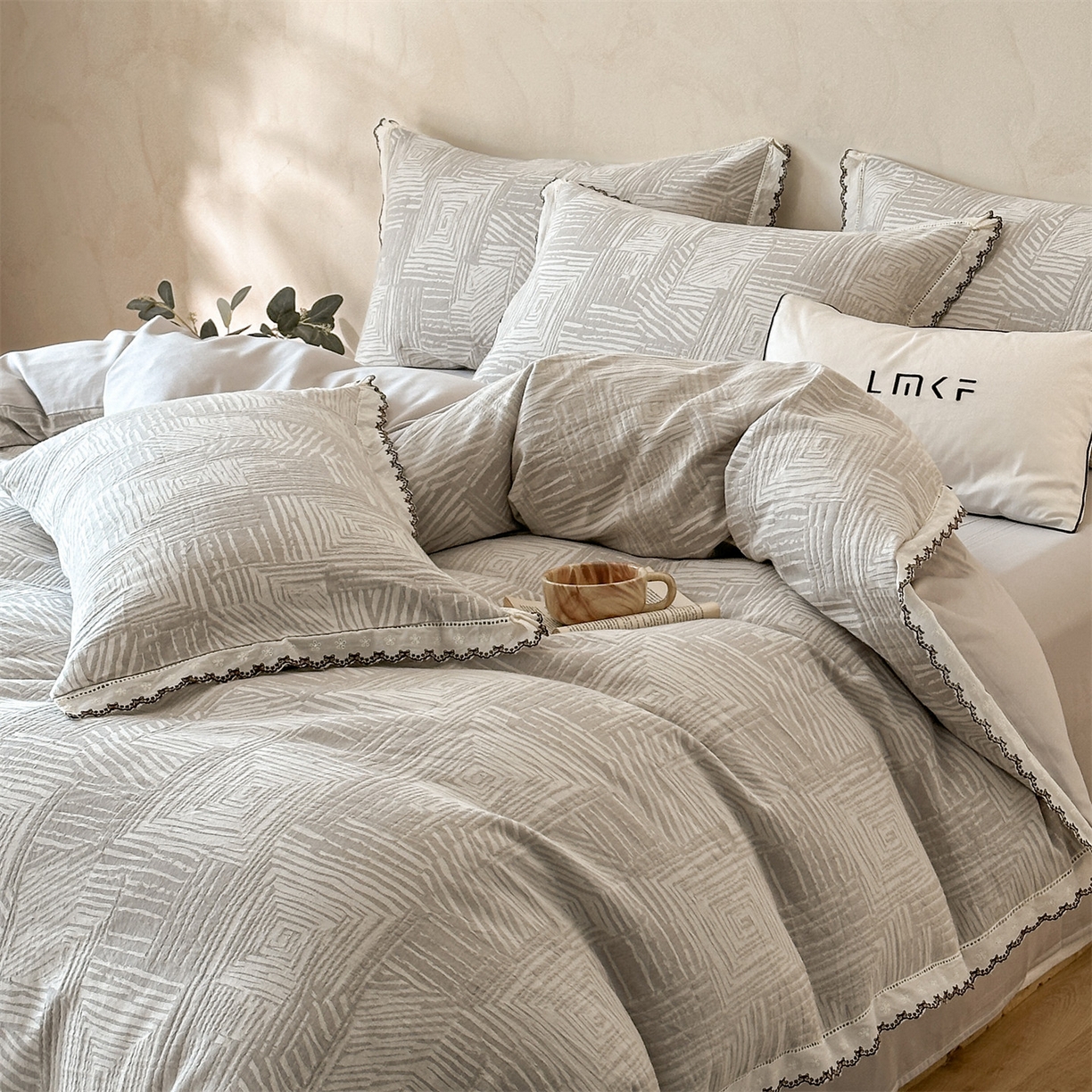 91家纺网 家纺一手货源 找家纺 蓝米卡夫 2025秋冬-棉麻色织全棉提花60支磨毛花边款（礼盒包装）提供买家秀 摩卡-灰