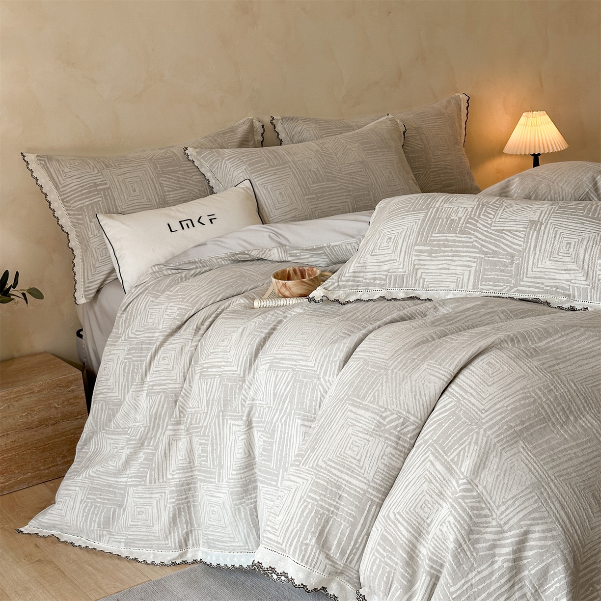 91家纺网 家纺一手货源 找家纺 蓝米卡夫 2025秋冬-棉麻色织全棉提花60支磨毛花边款（礼盒包装）提供买家秀 摩卡-灰