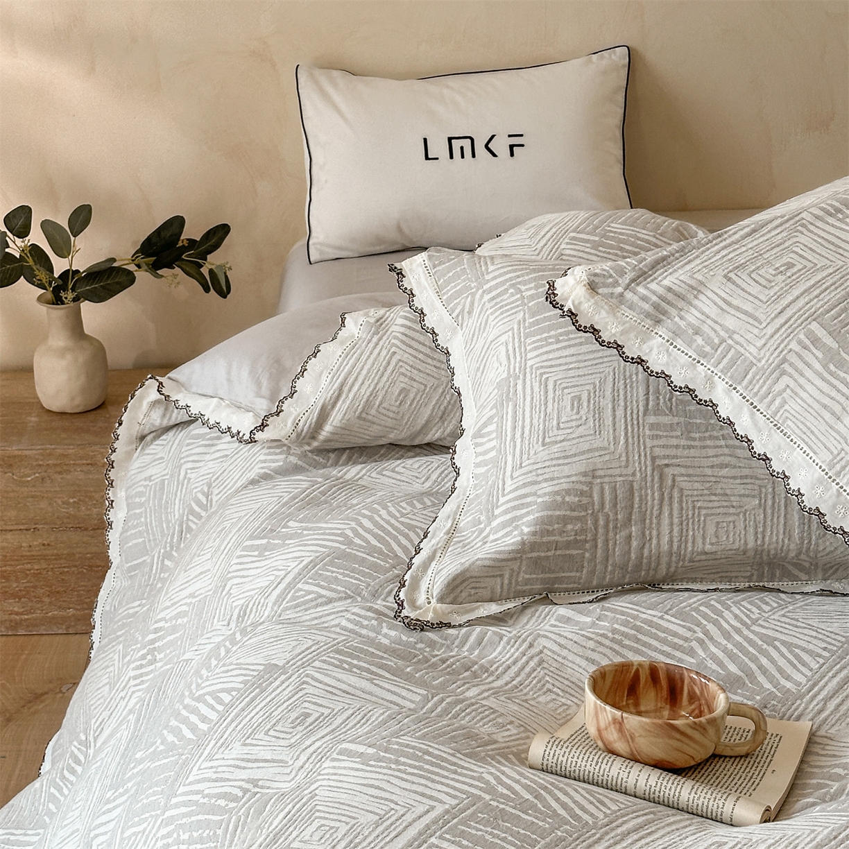 91家纺网 家纺一手货源 找家纺 蓝米卡夫 2025秋冬-棉麻色织全棉提花60支磨毛花边款（礼盒包装）提供买家秀 摩卡-灰