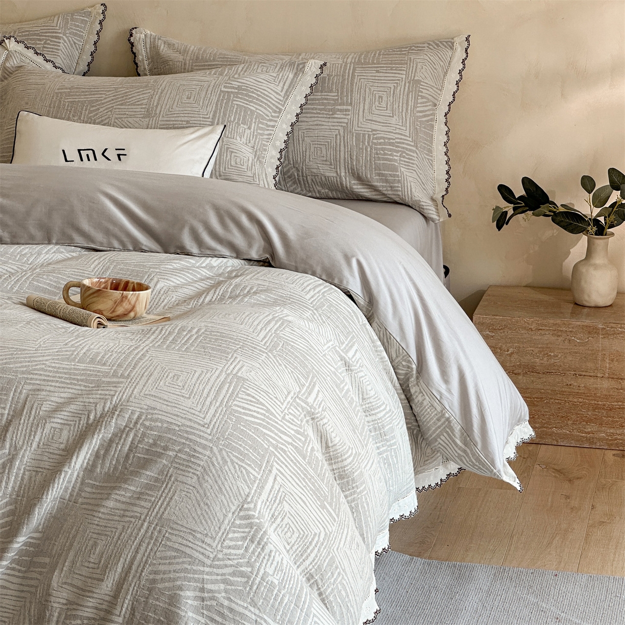 91家纺网 家纺一手货源 找家纺 蓝米卡夫 2025秋冬-棉麻色织全棉提花60支磨毛花边款（礼盒包装）提供买家秀 摩卡-灰