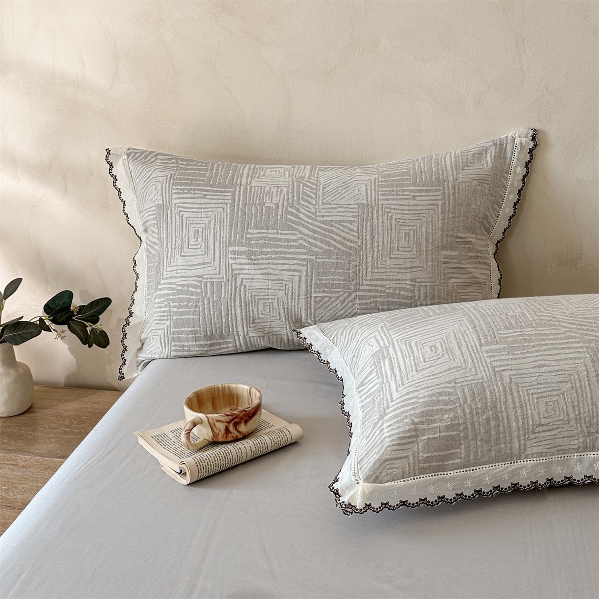 91家纺网 家纺一手货源 找家纺 蓝米卡夫 2025秋冬-棉麻色织全棉提花60支磨毛花边款（礼盒包装）提供买家秀 摩卡-灰