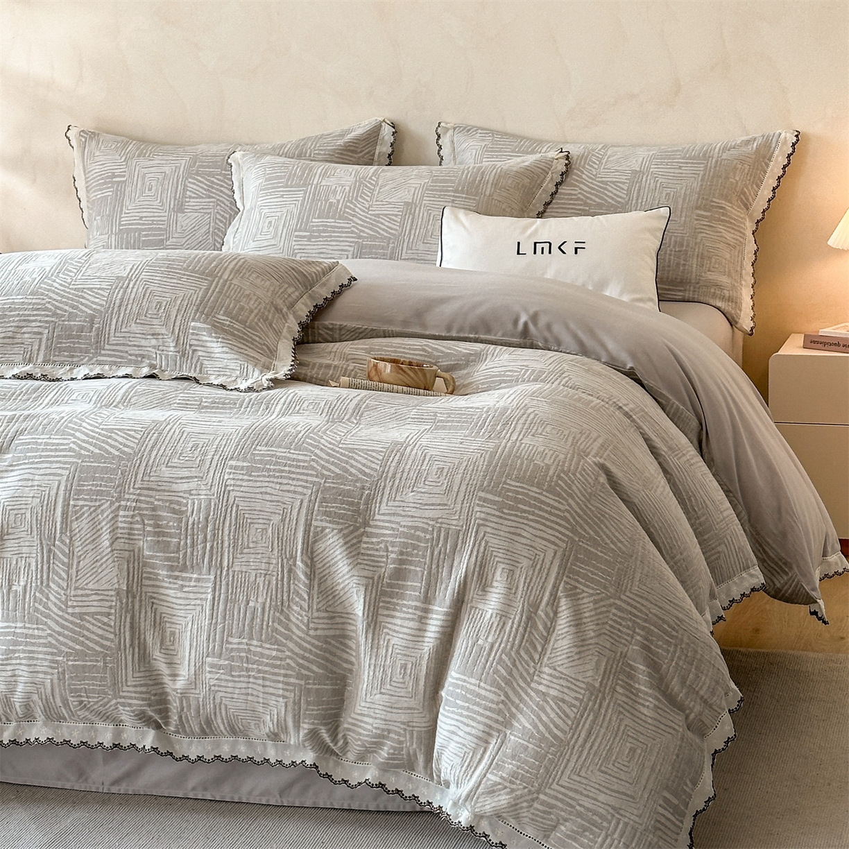 91家纺网 家纺一手货源 找家纺 蓝米卡夫 2025秋冬-棉麻色织全棉提花60支磨毛花边款（礼盒包装）提供买家秀 摩卡-灰