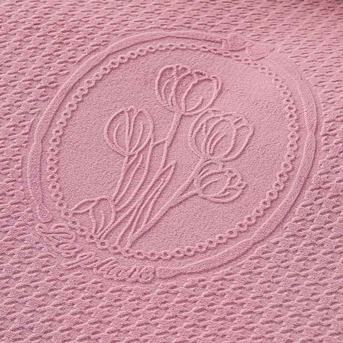 91家纺网 家纺一手货源 找家纺 畅畅家纺 2025新款冬季12斤加厚轻奢款230克全消光立体雕花牛奶绒夹棉床盖四件套 轻奢花语-豆沙