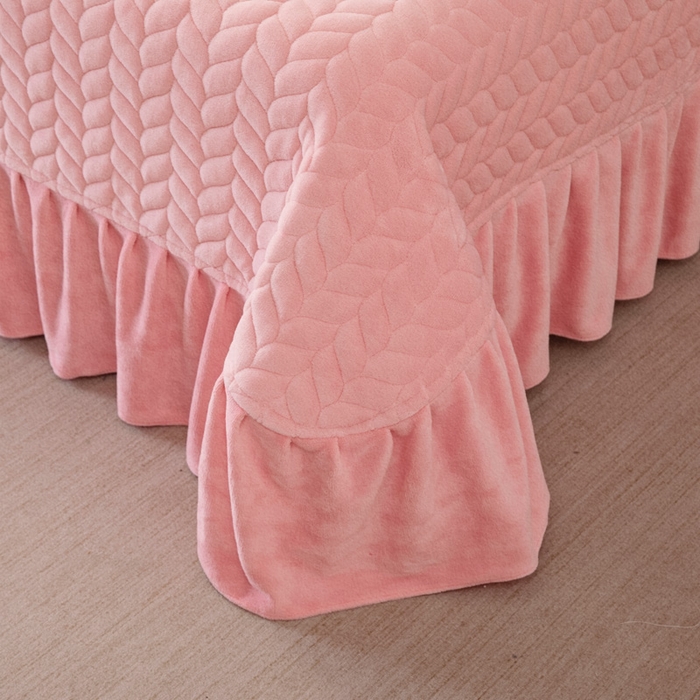 91家纺网 家纺一手货源 找家纺 畅畅家纺 2025新款冬季12斤加厚轻奢款230克全消光立体雕花牛奶绒夹棉床盖四件套 轻奢花语-粉色