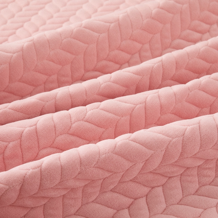 91家纺网 家纺一手货源 找家纺 畅畅家纺 2025新款冬季12斤加厚轻奢款230克全消光立体雕花牛奶绒夹棉床盖四件套 轻奢花语-粉色