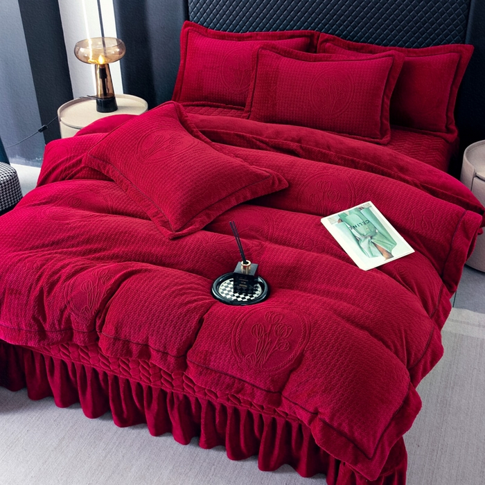 91家纺网 家纺一手货源 找家纺 畅畅家纺 2025新款冬季12斤加厚轻奢款230克全消光立体雕花牛奶绒夹棉床盖四件套 轻奢花语-红色