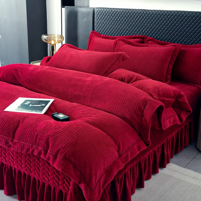 91家纺网 家纺一手货源 找家纺 畅畅家纺 2025新款冬季12斤加厚轻奢款230克全消光立体雕花牛奶绒夹棉床盖四件套 轻奢花语-红色