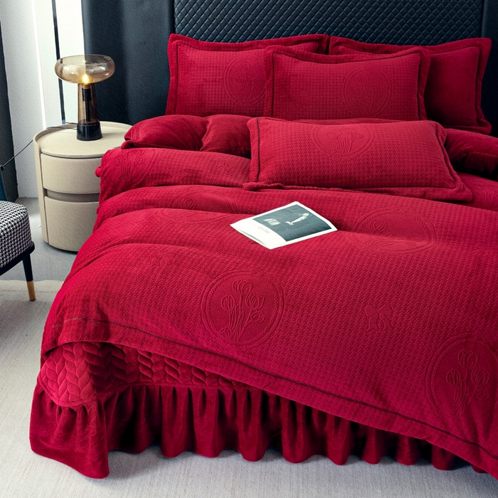 91家纺网 家纺一手货源 找家纺 畅畅家纺 2025新款冬季12斤加厚轻奢款230克全消光立体雕花牛奶绒夹棉床盖四件套 轻奢花语-红色