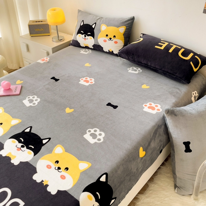 91家纺网 家纺一手货源 找家纺 艾橙家纺 2025秋冬新款高克重牛奶绒印花床笠单品床笠床笠单件 柯基