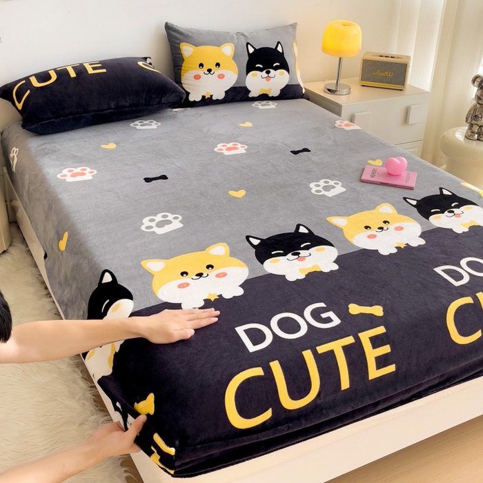 91家纺网 家纺一手货源 找家纺 艾橙家纺 2025秋冬新款高克重牛奶绒印花床笠单品床笠床笠单件 柯基