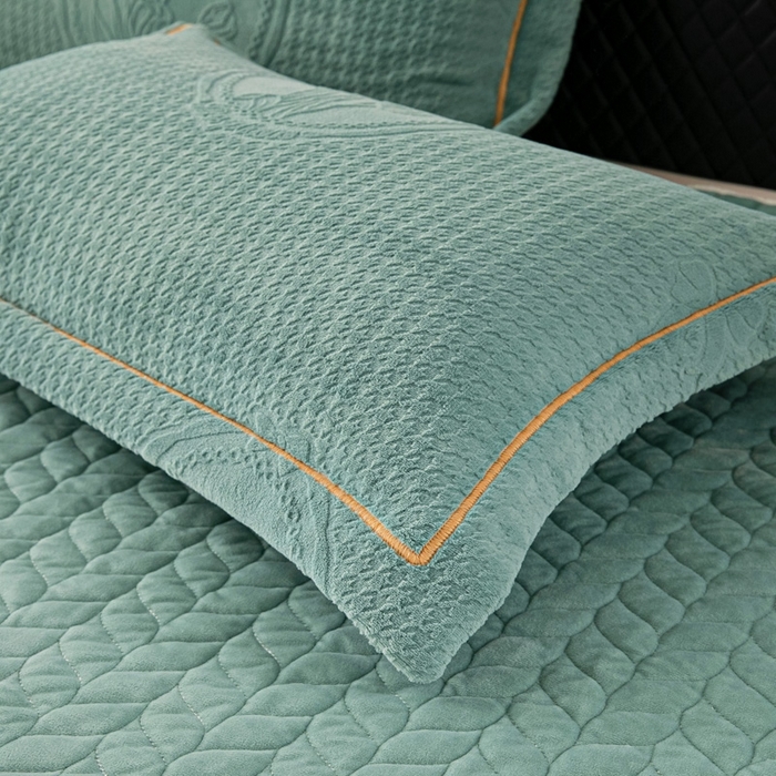 91家纺网 家纺一手货源 找家纺 畅畅家纺 2025新款冬季12斤加厚轻奢款230克全消光立体雕花牛奶绒夹棉床盖四件套 轻奢花语-绿