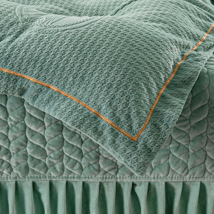 91家纺网 家纺一手货源 找家纺 畅畅家纺 2025新款冬季12斤加厚轻奢款230克全消光立体雕花牛奶绒夹棉床盖四件套 轻奢花语-绿