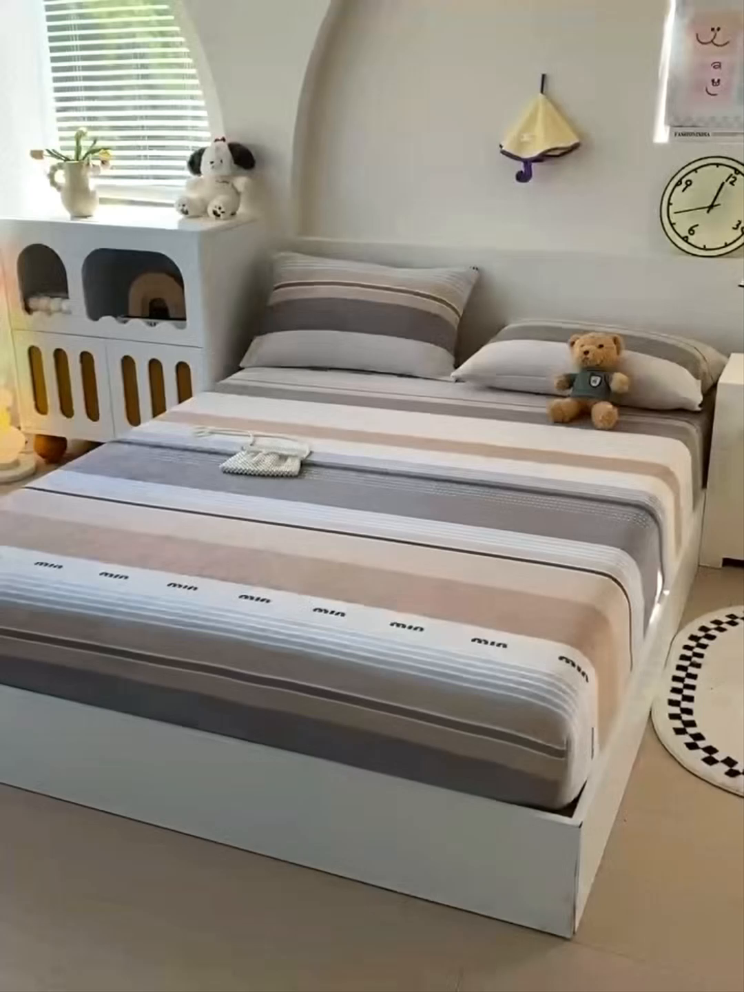 91家纺网 家纺一手货源 找家纺 艾橙家纺 2025秋冬新款高克重牛奶绒印花床笠单品床笠床笠单件 米兰风尚-咖