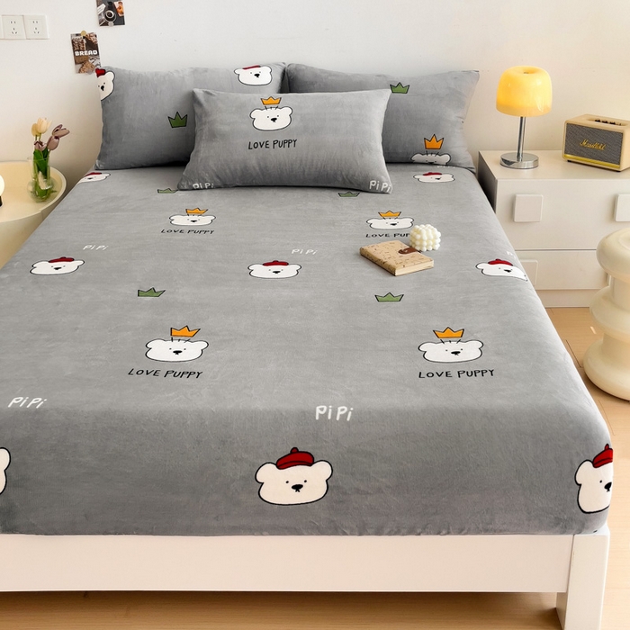 91家纺网 家纺一手货源 找家纺 艾橙家纺 2025秋冬新款高克重牛奶绒印花床笠单品床笠床笠单件 皮皮熊-灰