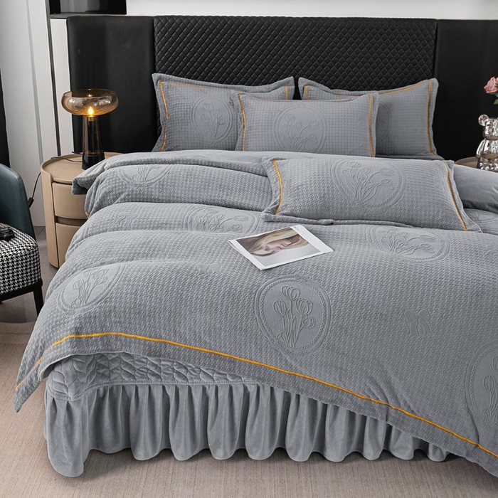 91家纺网 家纺一手货源 找家纺 畅畅家纺 2025新款冬季12斤加厚轻奢款230克全消光立体雕花牛奶绒夹棉床盖四件套 轻奢花语-深灰