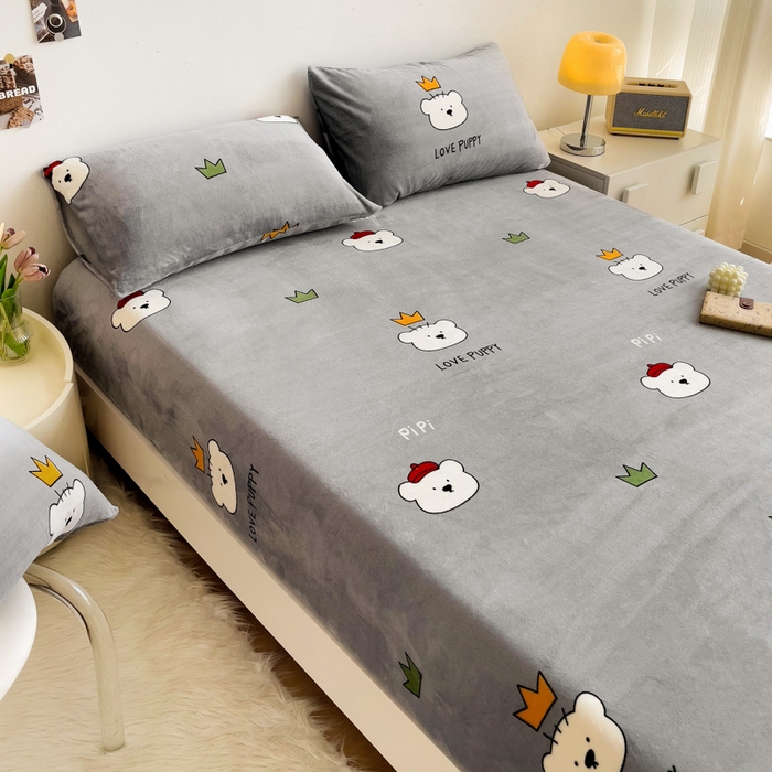 91家纺网 家纺一手货源 找家纺 艾橙家纺 2025秋冬新款高克重牛奶绒印花床笠单品床笠床笠单件 皮皮熊-灰