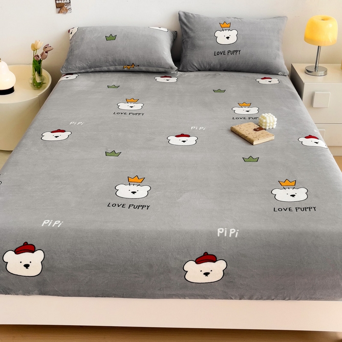 91家纺网 家纺一手货源 找家纺 艾橙家纺 2025秋冬新款高克重牛奶绒印花床笠单品床笠床笠单件 皮皮熊-灰