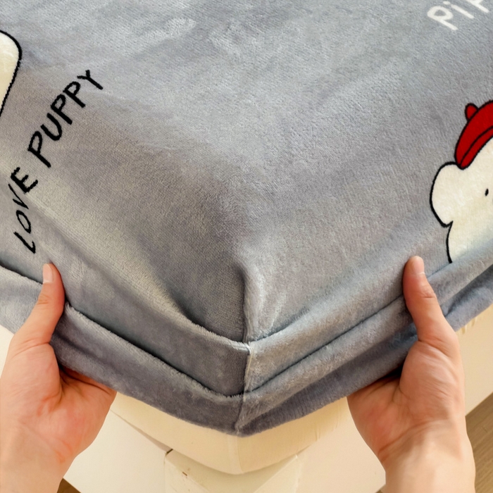 91家纺网 家纺一手货源 找家纺 艾橙家纺 2025秋冬新款高克重牛奶绒印花床笠单品床笠床笠单件 皮皮熊-灰