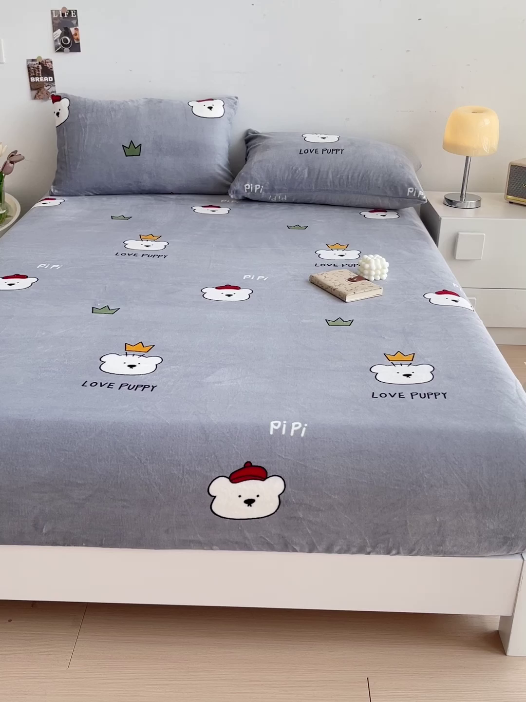 91家纺网 家纺一手货源 找家纺 艾橙家纺 2025秋冬新款高克重牛奶绒印花床笠单品床笠床笠单件 皮皮熊-灰