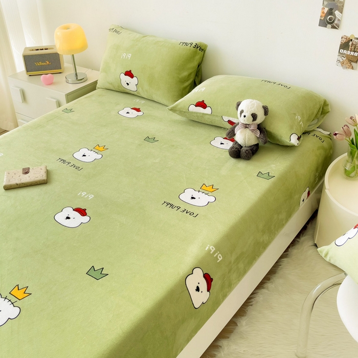 91家纺网 家纺一手货源 找家纺 艾橙家纺 2025秋冬新款高克重牛奶绒印花床笠单品床笠床笠单件 皮皮熊-绿