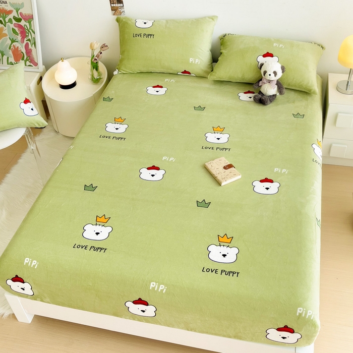 91家纺网 家纺一手货源 找家纺 艾橙家纺 2025秋冬新款高克重牛奶绒印花床笠单品床笠床笠单件 皮皮熊-绿