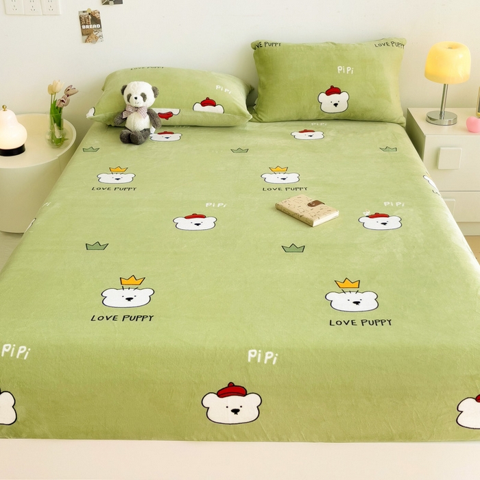 91家纺网 家纺一手货源 找家纺 艾橙家纺 2025秋冬新款高克重牛奶绒印花床笠单品床笠床笠单件 皮皮熊-绿