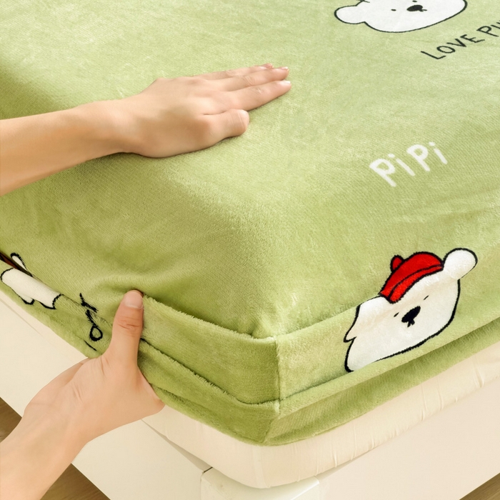 91家纺网 家纺一手货源 找家纺 艾橙家纺 2025秋冬新款高克重牛奶绒印花床笠单品床笠床笠单件 皮皮熊-绿