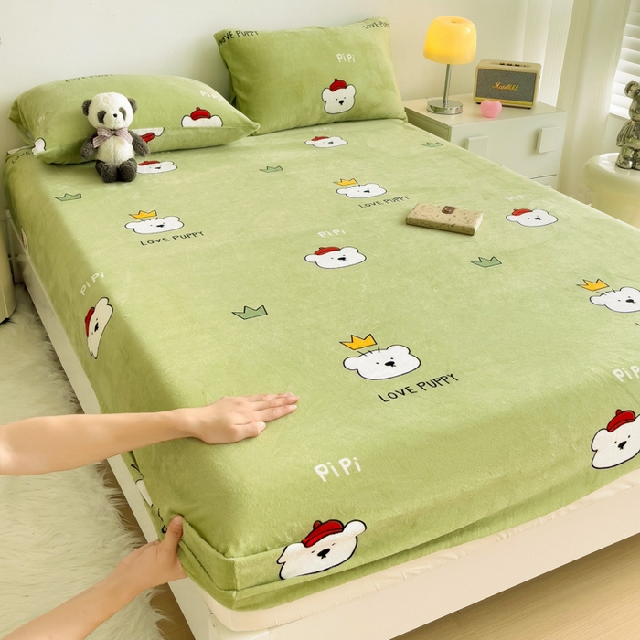 91家纺网 家纺一手货源 找家纺 艾橙家纺 2025秋冬新款高克重牛奶绒印花床笠单品床笠床笠单件 皮皮熊-绿