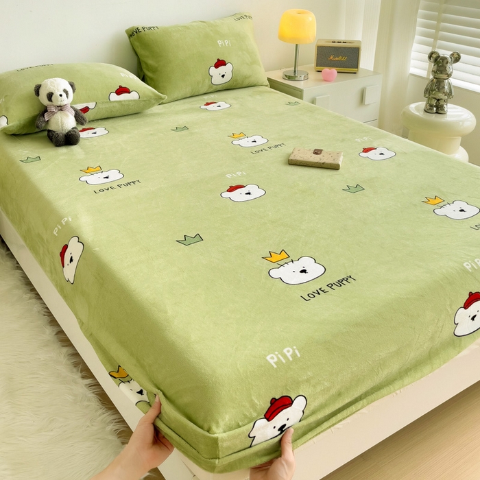 91家纺网 家纺一手货源 找家纺 艾橙家纺 2025秋冬新款高克重牛奶绒印花床笠单品床笠床笠单件 皮皮熊-绿