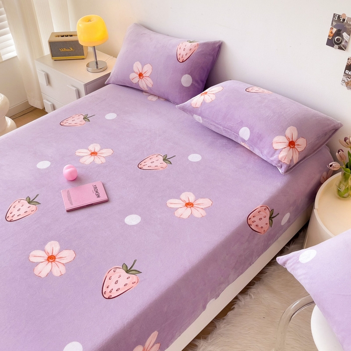 91家纺网 家纺一手货源 找家纺 艾橙家纺 2025秋冬新款高克重牛奶绒印花床笠单品床笠床笠单件 香妃草莓