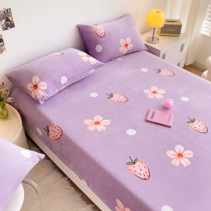 91家纺网 家纺一手货源 找家纺 艾橙家纺 2025秋冬新款高克重牛奶绒印花床笠单品床笠床笠单件 香妃草莓