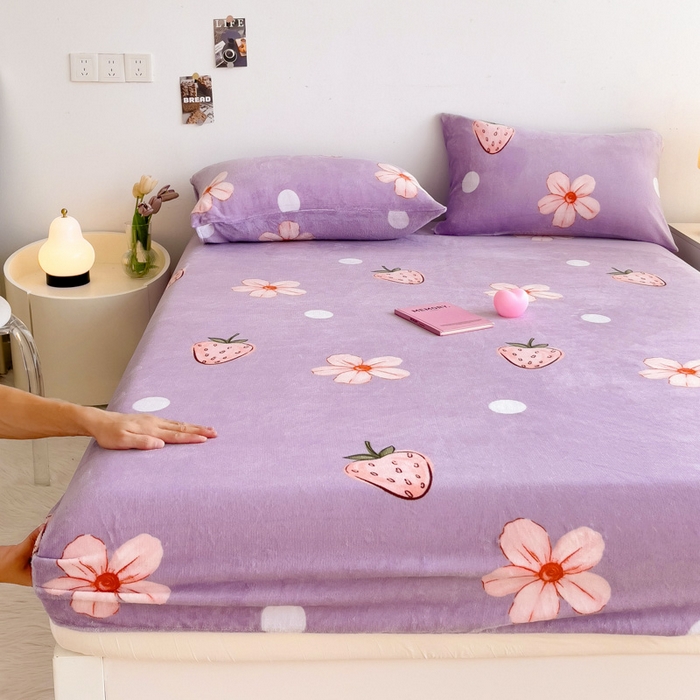 91家纺网 家纺一手货源 找家纺 艾橙家纺 2025秋冬新款高克重牛奶绒印花床笠单品床笠床笠单件 香妃草莓