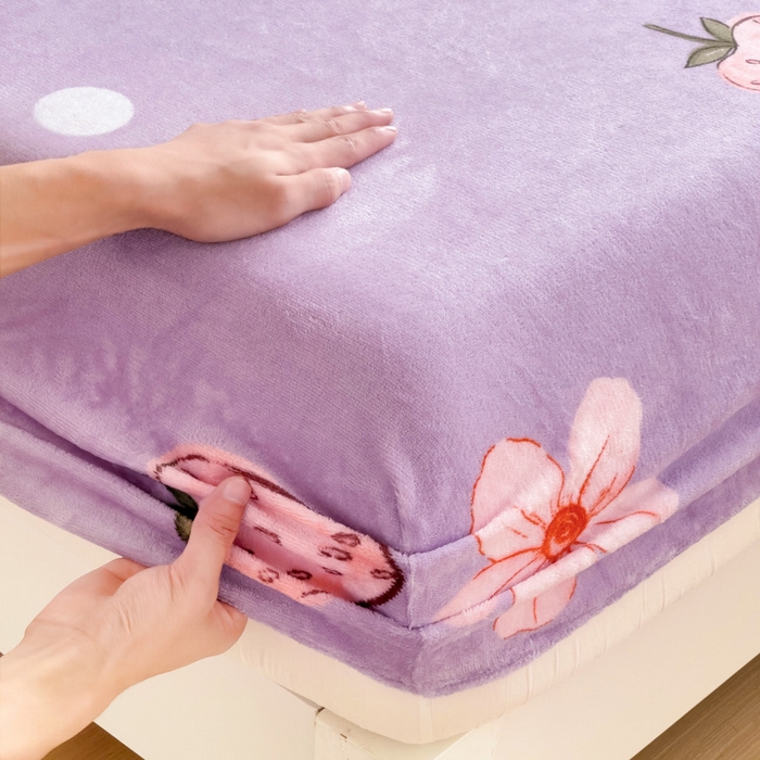 91家纺网 家纺一手货源 找家纺 艾橙家纺 2025秋冬新款高克重牛奶绒印花床笠单品床笠床笠单件 香妃草莓