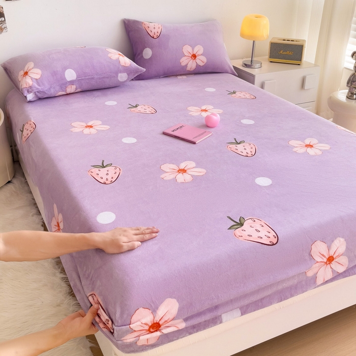 91家纺网 家纺一手货源 找家纺 艾橙家纺 2025秋冬新款高克重牛奶绒印花床笠单品床笠床笠单件 香妃草莓