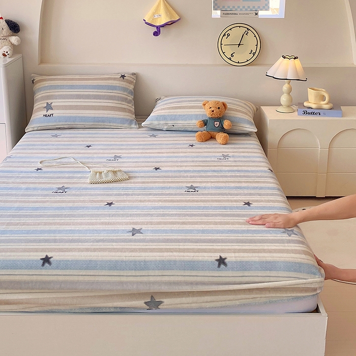 91家纺网 家纺一手货源 找家纺 艾橙家纺 2025秋冬新款高克重牛奶绒印花床笠单品床笠床笠单件 心动旋律