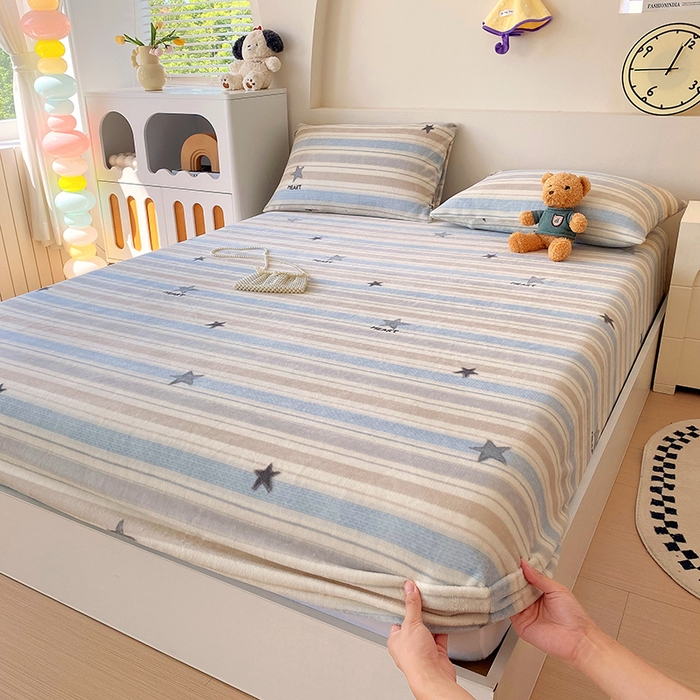 91家纺网 家纺一手货源 找家纺 艾橙家纺 2025秋冬新款高克重牛奶绒印花床笠单品床笠床笠单件 心动旋律