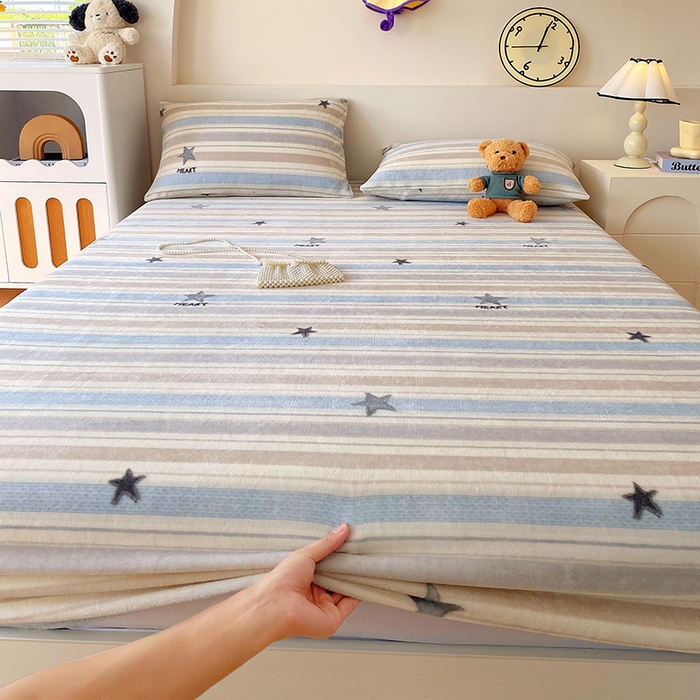 91家纺网 家纺一手货源 找家纺 艾橙家纺 2025秋冬新款高克重牛奶绒印花床笠单品床笠床笠单件 心动旋律