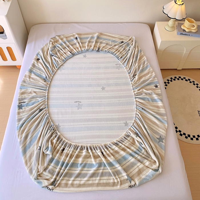 91家纺网 家纺一手货源 找家纺 艾橙家纺 2025秋冬新款高克重牛奶绒印花床笠单品床笠床笠单件 心动旋律