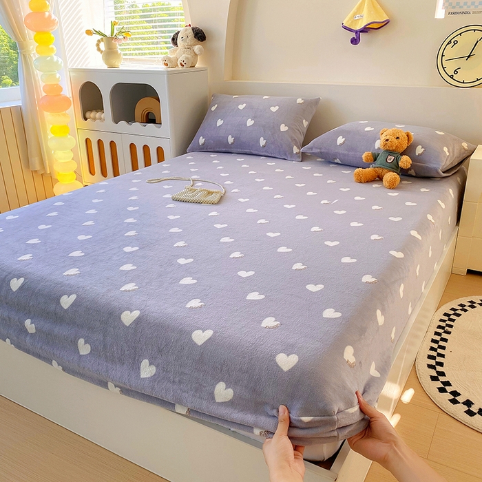 91家纺网 家纺一手货源 找家纺 艾橙家纺 2025秋冬新款高克重牛奶绒印花床笠单品床笠床笠单件 心心相印-灰