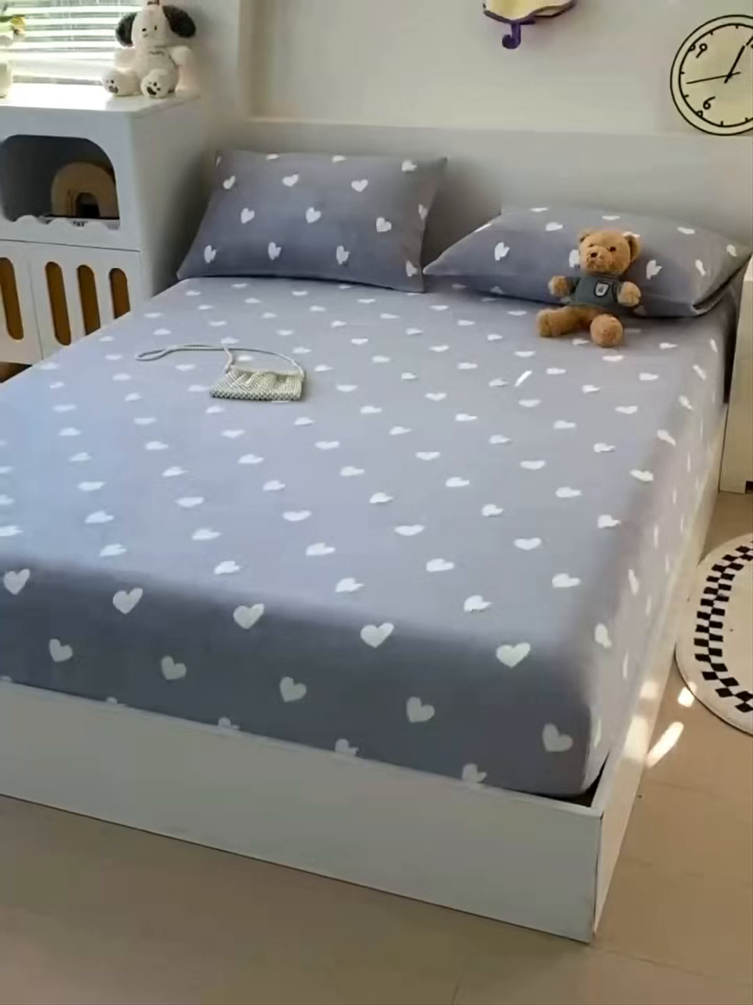 91家纺网 家纺一手货源 找家纺 艾橙家纺 2025秋冬新款高克重牛奶绒印花床笠单品床笠床笠单件 心心相印-灰