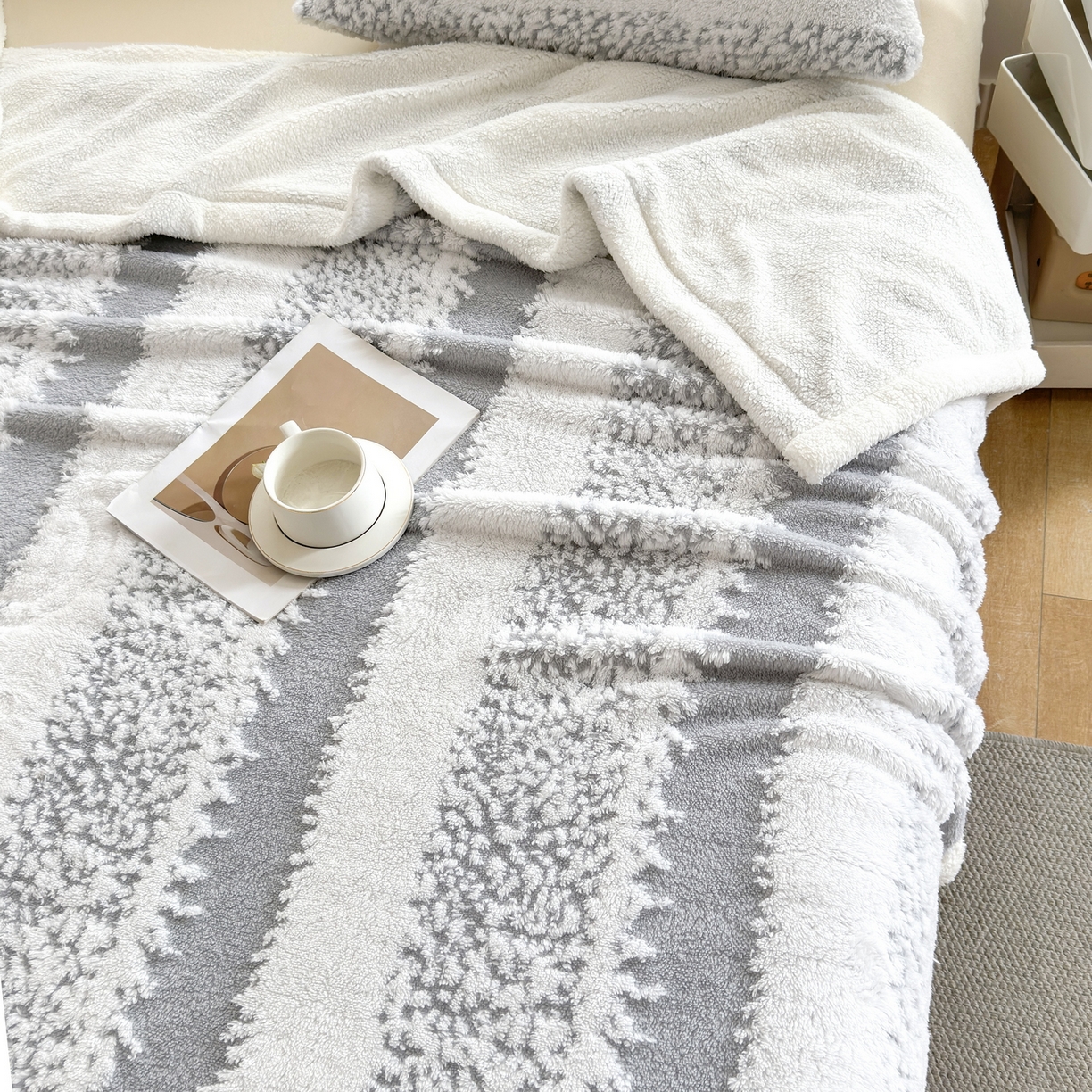 91家纺网 家纺一手货源 找家纺 畅畅家纺 2025新款加厚羊羔绒阳离子双层盖毯舒棉绒毛毯春秋冬夏盖毯 拉斐尔-浅灰