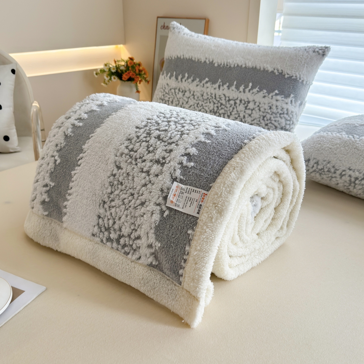 91家纺网 家纺一手货源 找家纺 畅畅家纺 2025新款加厚羊羔绒阳离子双层盖毯舒棉绒毛毯春秋冬夏盖毯 拉斐尔-浅灰